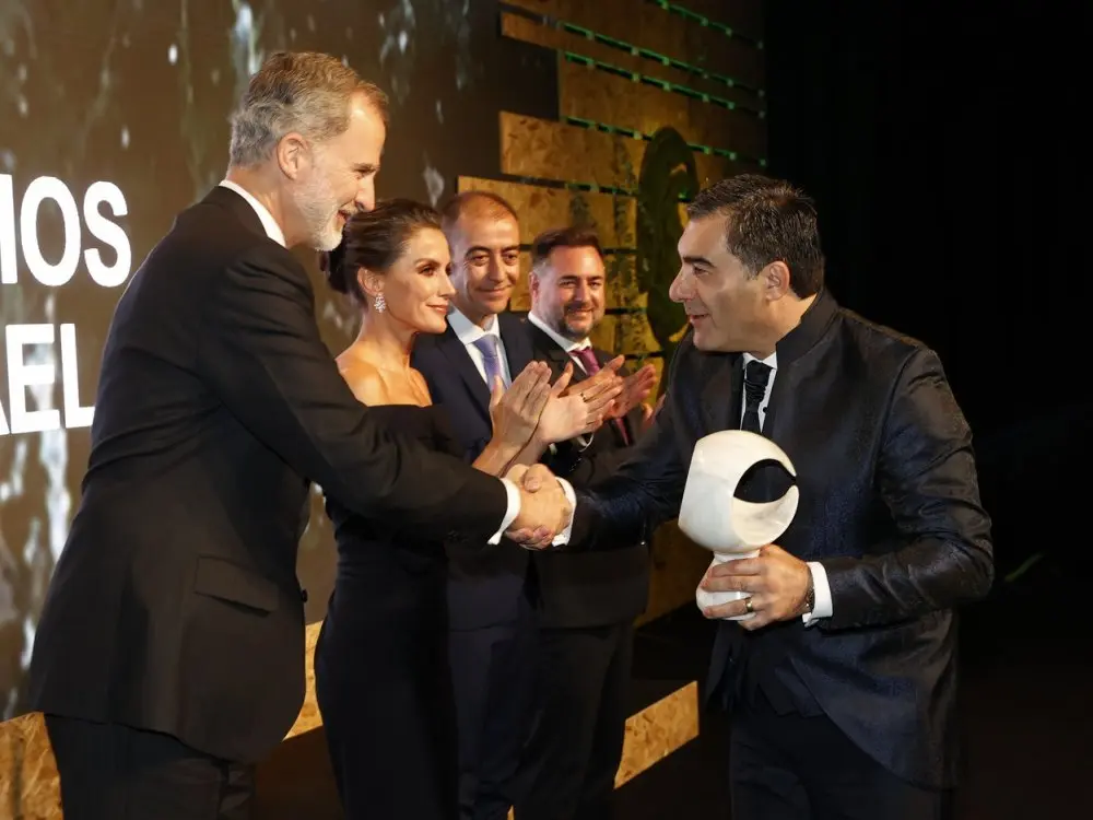 SS. MM. Los Reyes de España entregan el premio al diseño a la Villa Ricotta