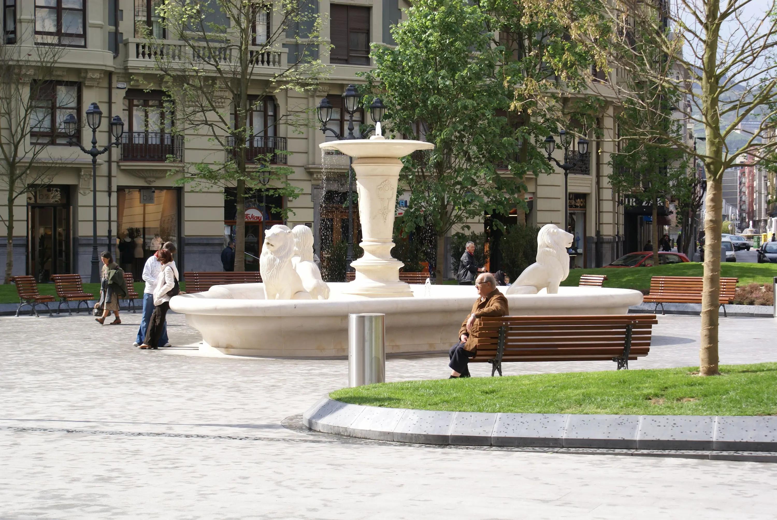 Imagen principal del proyecto Fuente Pública en Plaza Jado | Mármol para fuentes urbanas | Camar